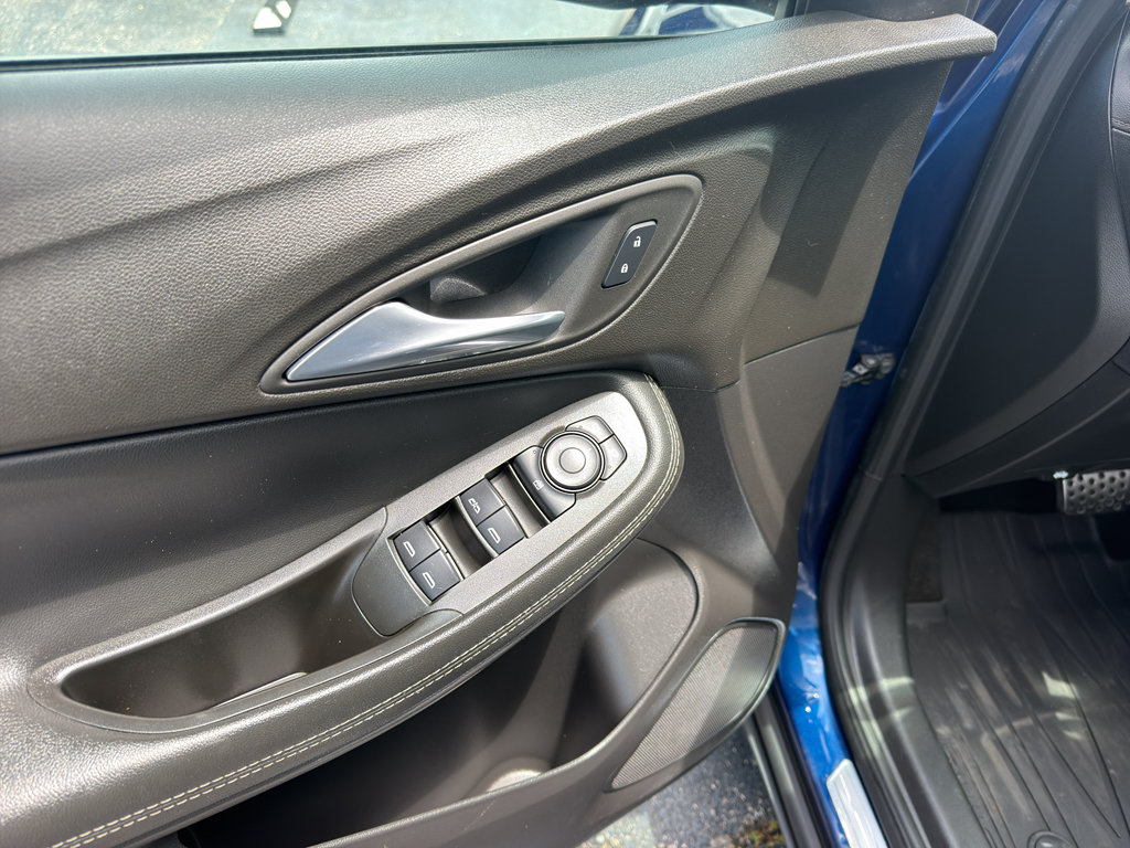 Used 2022 Buick Encore GX Preferred w/ Cold Weather Comfort Package FWD image 12
