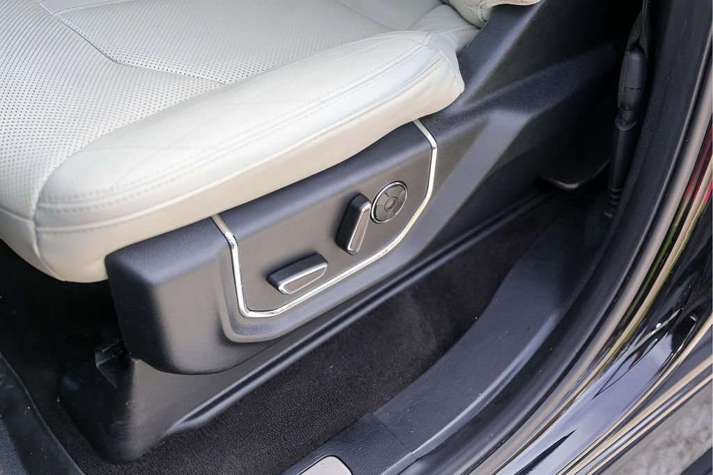 Used 2020 Ford Expedition Platinum image 11