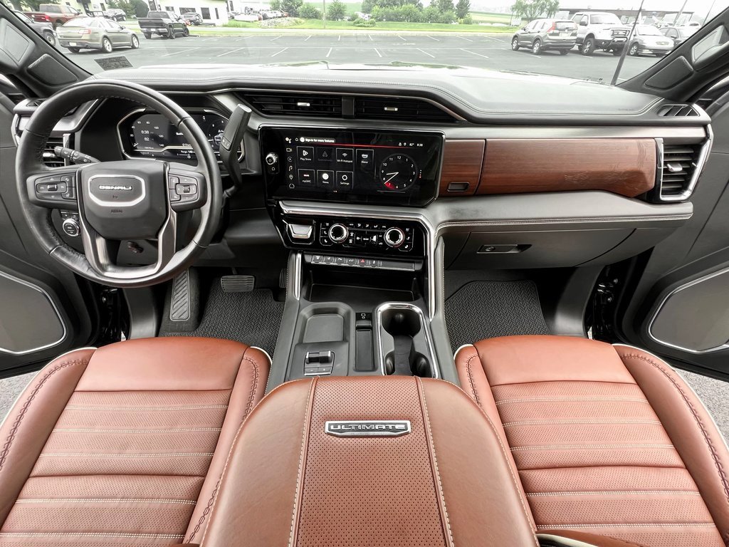 Used 2024 GMC Sierra 3500 Denali Ultimate image 4