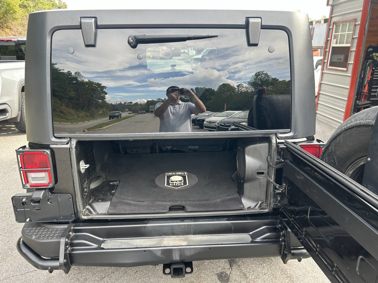 Used 2012 Jeep Wrangler Unlimited Rubicon image 21