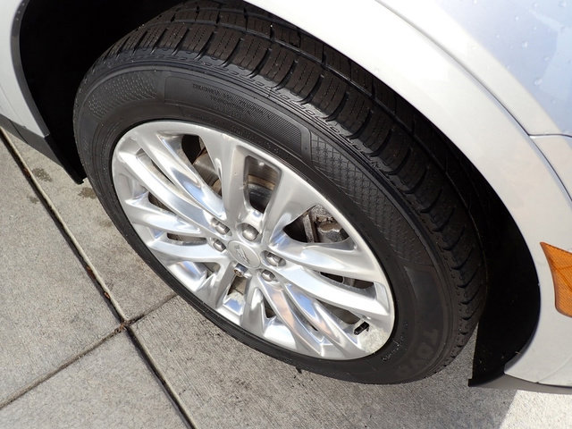 Used 2018 Cadillac XT5 Platinum w/ Driver Assist Package image 10