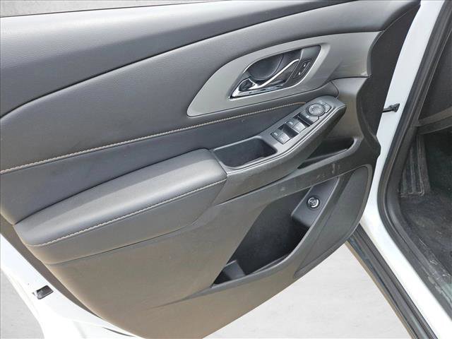 Used 2021 Chevrolet Traverse LT image 13