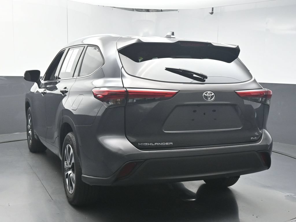 Used 2020 Toyota Highlander XLE FWD image 6