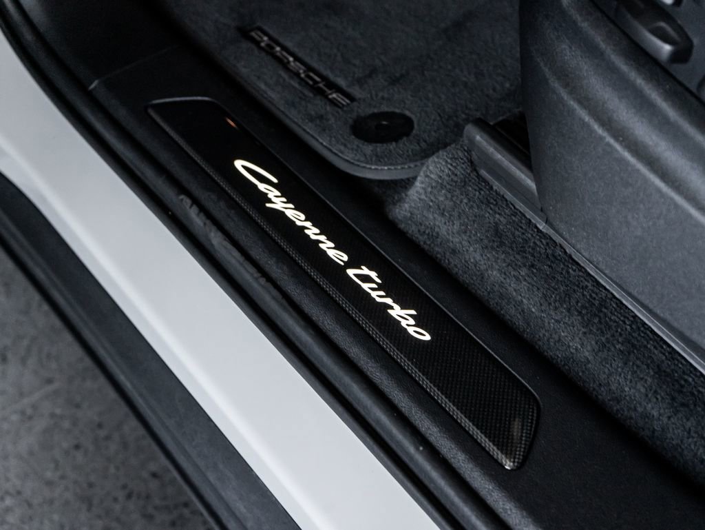 Certified 2025 Porsche Cayenne Turbo AWD/4WD image 13