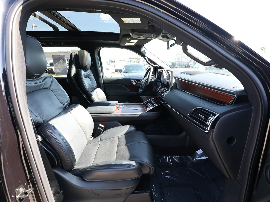 Used 2024 Lincoln Navigator Reserve AWD/4WD image 21