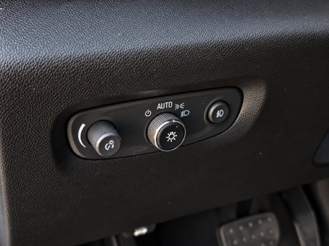 Used 2020 Chevrolet Traverse LT FWD image 18