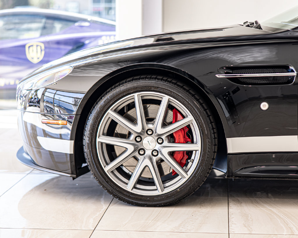 Used 2015 Aston Martin V8 Vantage GT RWD image 8
