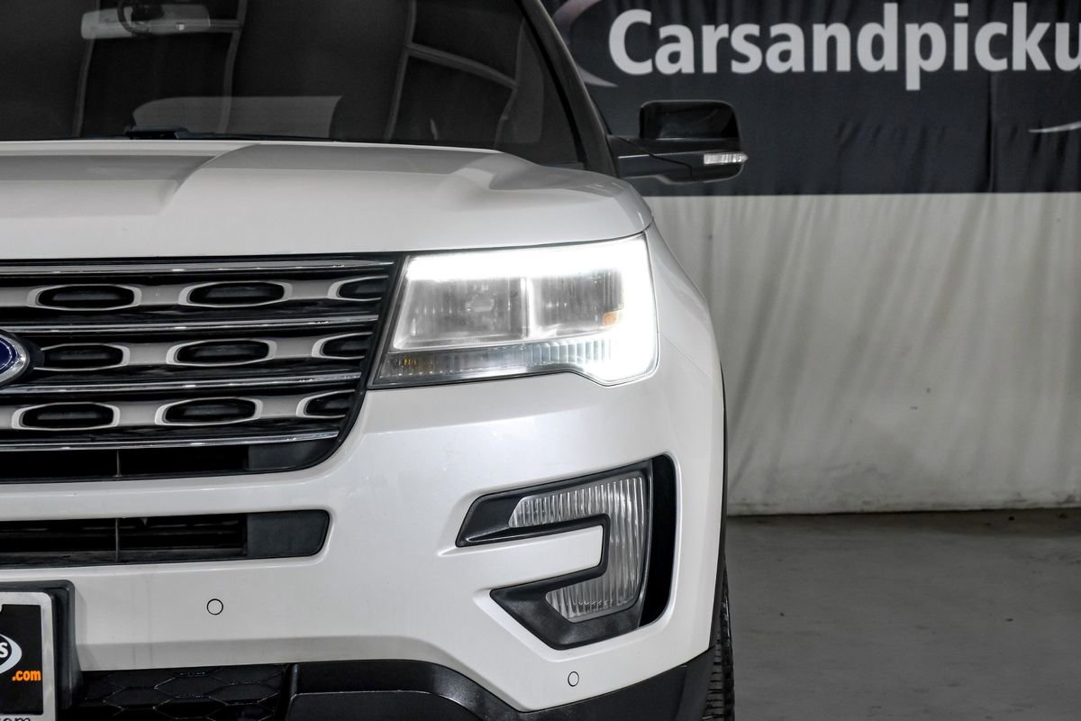 Used 2017 Ford Explorer XLT w/ Equipment Group 202A FWD image 40