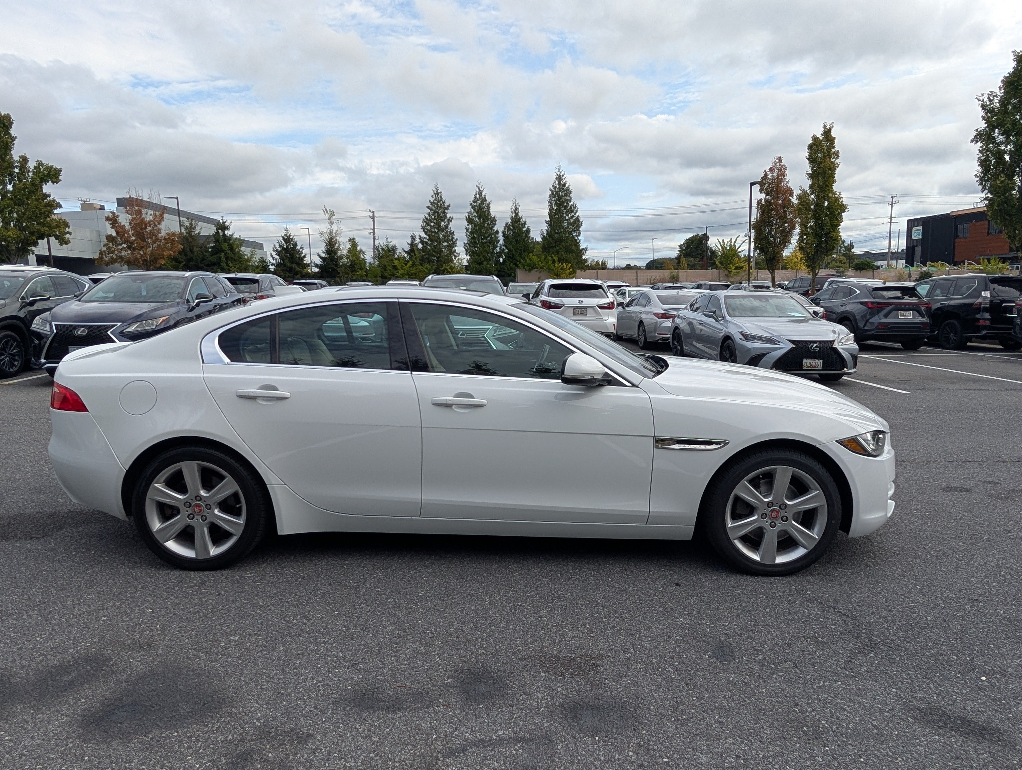 Used 2018 Jaguar XE Prestige AWD/4WD image 2