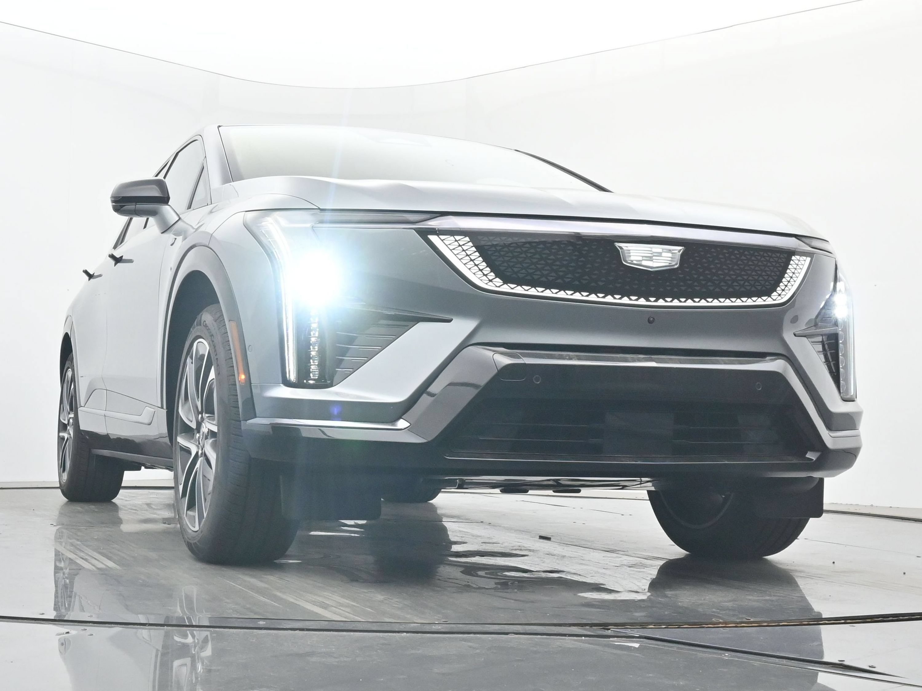 New 2026 Cadillac Optiq Sport 2 w/ LPO, Floor Liner Package AWD/4WD image 22