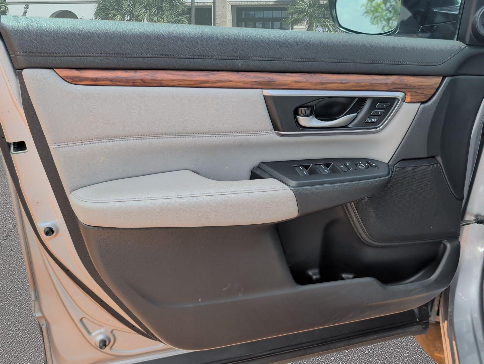 Used 2022 Honda CR-V Touring image 8