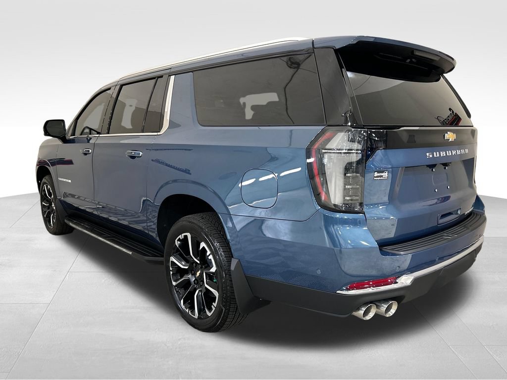 Used 2025 Chevrolet Suburban Premier AWD/4WD image 3
