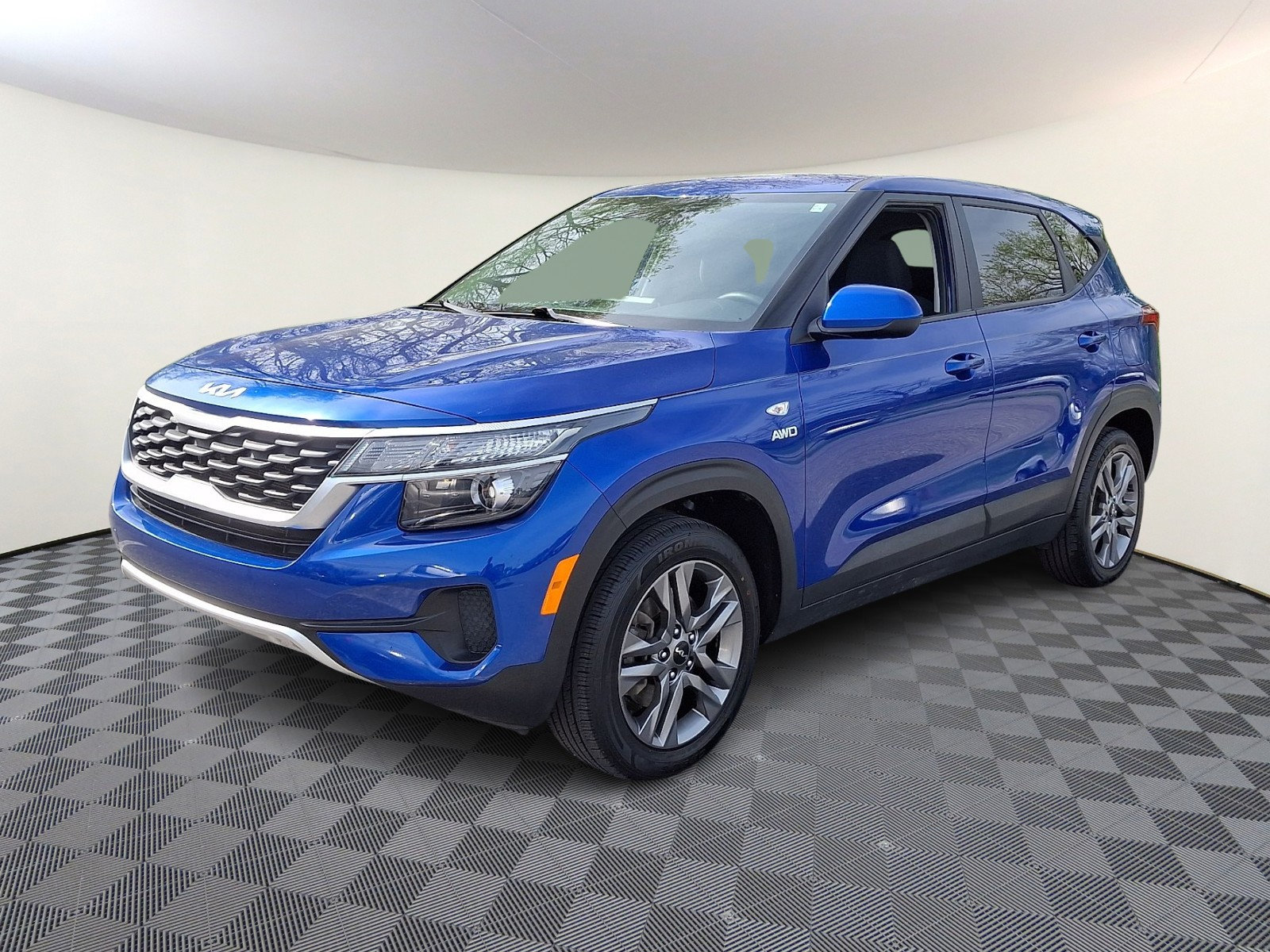 Used 2023 Kia Seltos LX AWD/4WD image 3
