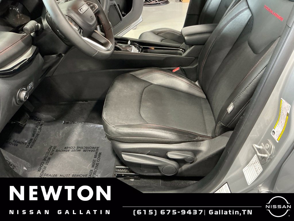 Used 2025 Jeep Compass Trailhawk AWD/4WD image 14