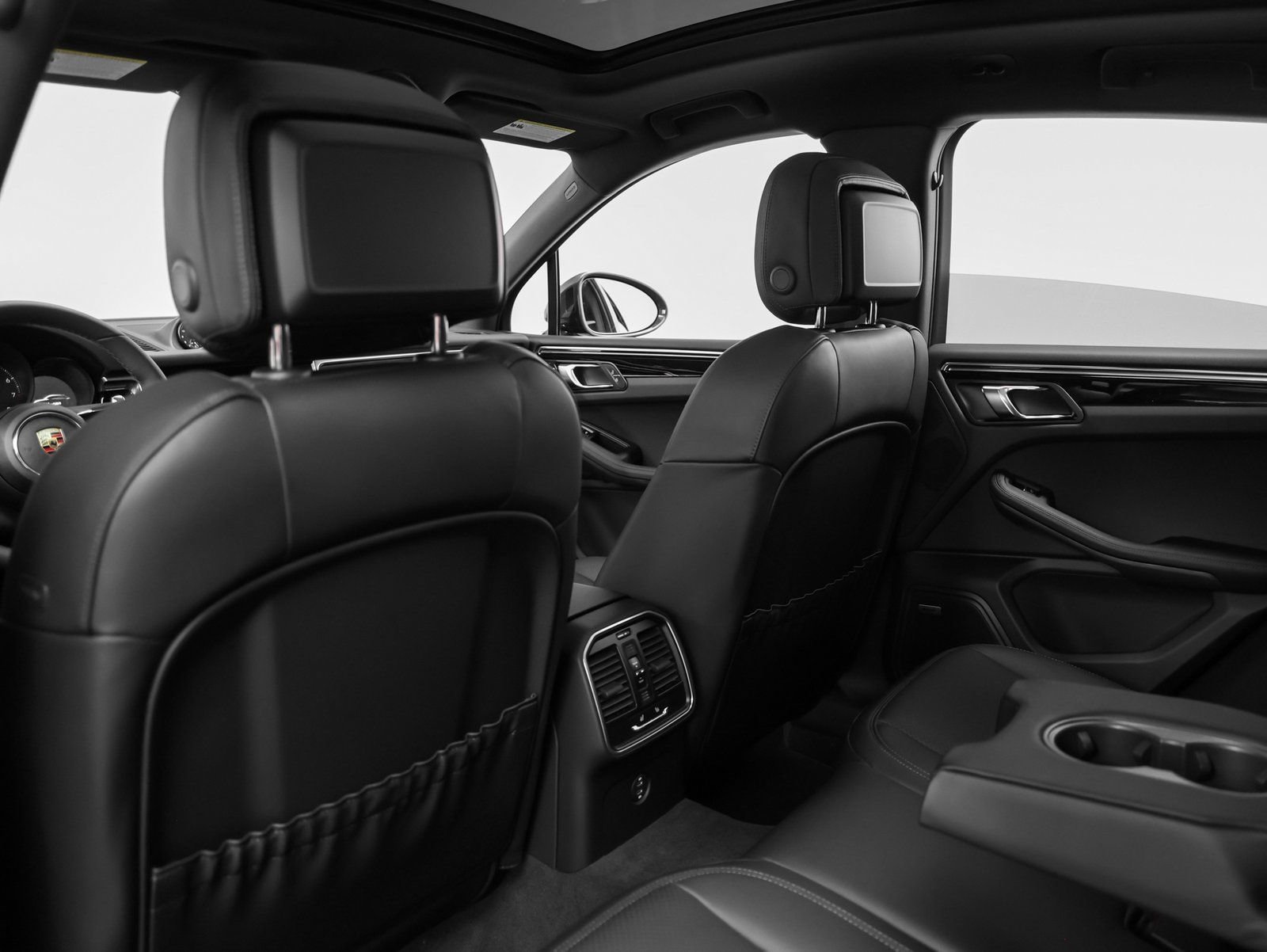 Certified 2025 Porsche Macan image 37