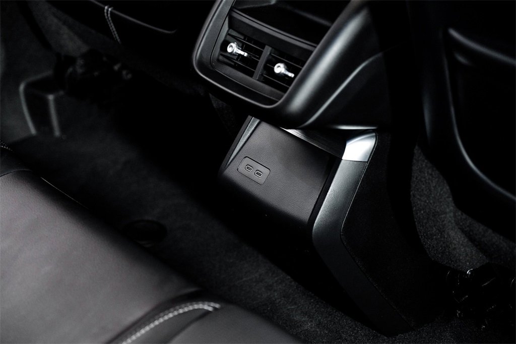 Used 2024 Cadillac Lyriq Luxury w/ LPO, Floor Liner Package image 37