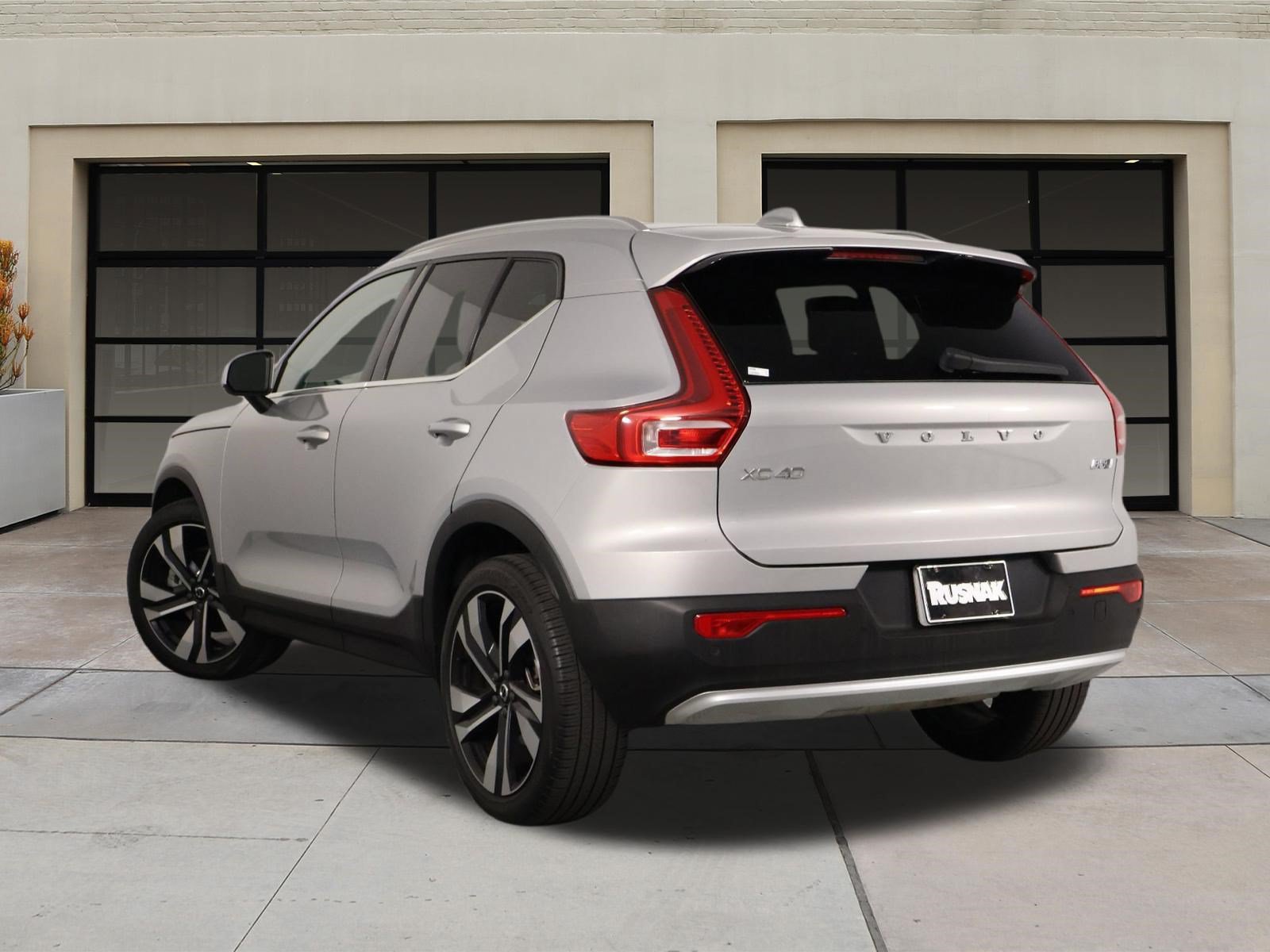 Certified 2023 Volvo XC40 B5 Ultimate w/ Protection Package Premier AWD/4WD image 2