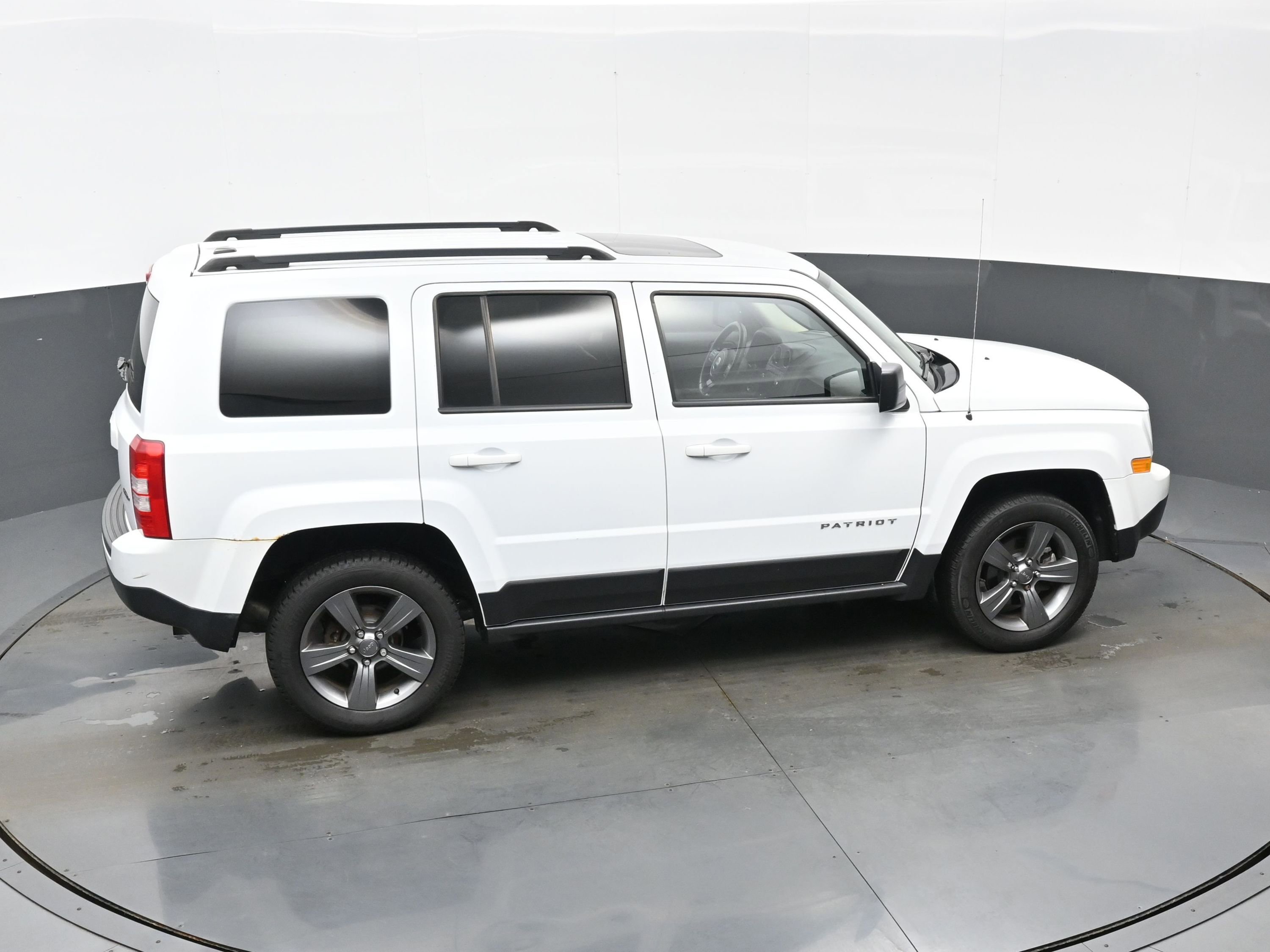 Used 2015 Jeep Patriot High Altitude image 32