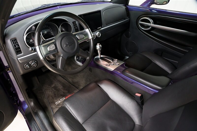 Used 2004 Chevrolet SSR w/ Preferred Equipment Group RWD image 8