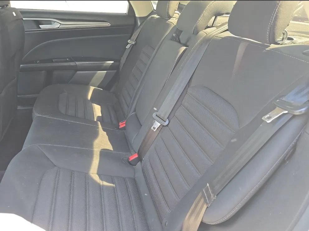 Used 2017 Ford Fusion SE w/ Fusion SE Technology Package FWD image 5