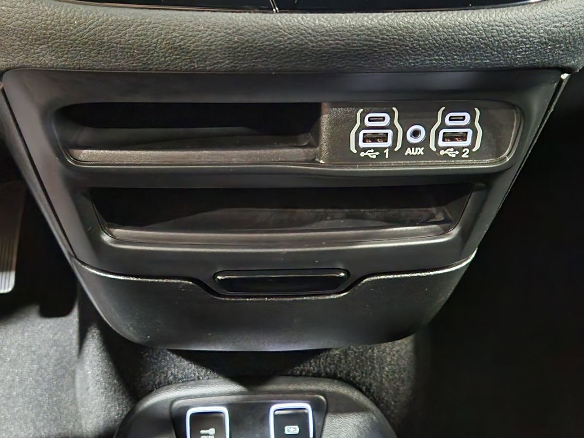 Used 2021 Chrysler Pacifica Touring-L w/ S Appearance Package image 40