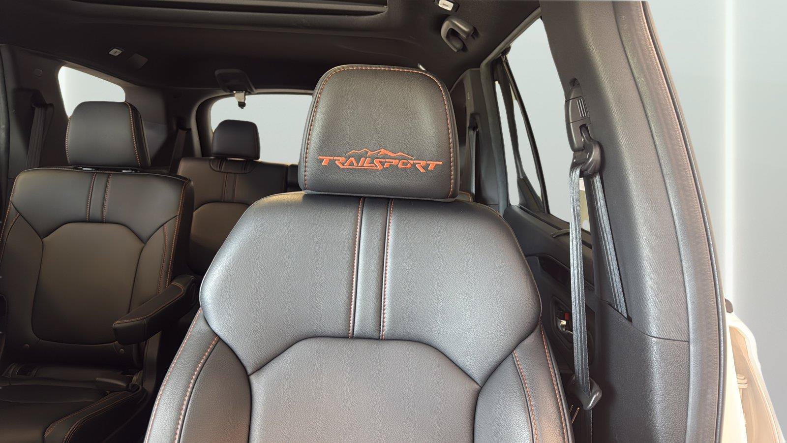 Used 2025 Honda Pilot TrailSport image 24