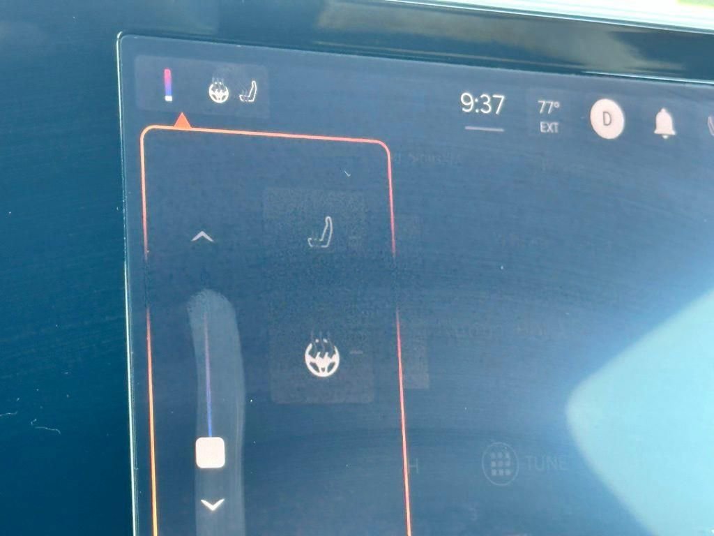 Used 2025 Jeep Compass Latitude image 17