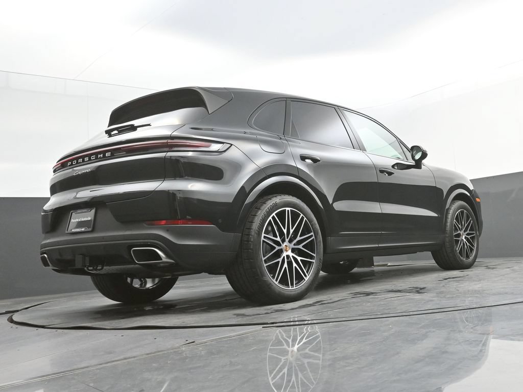 Certified 2026 Porsche Cayenne AWD/4WD image 38