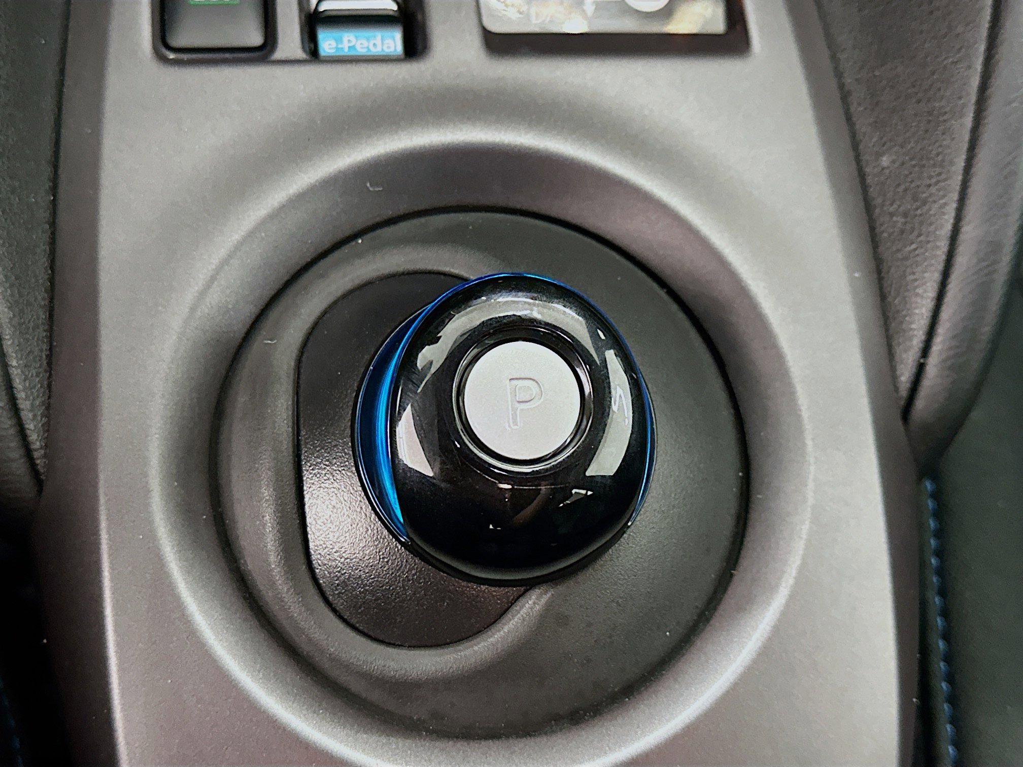 Used 2025 Nissan Leaf S image 25