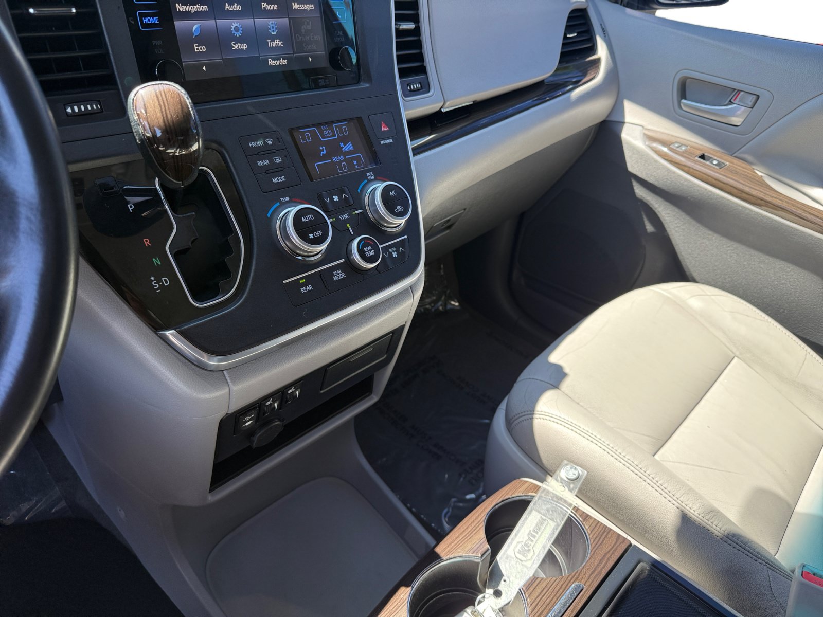 Used 2015 Toyota Sienna XLE w/ XLE Navigation Package FWD image 13