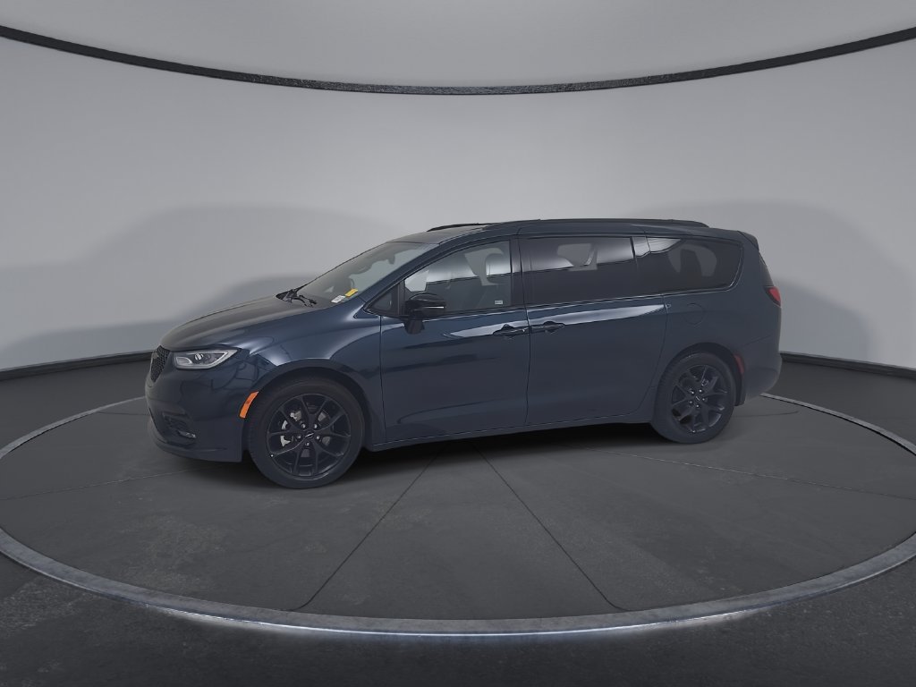 Certified 2025 Chrysler Pacifica Limited FWD image 10