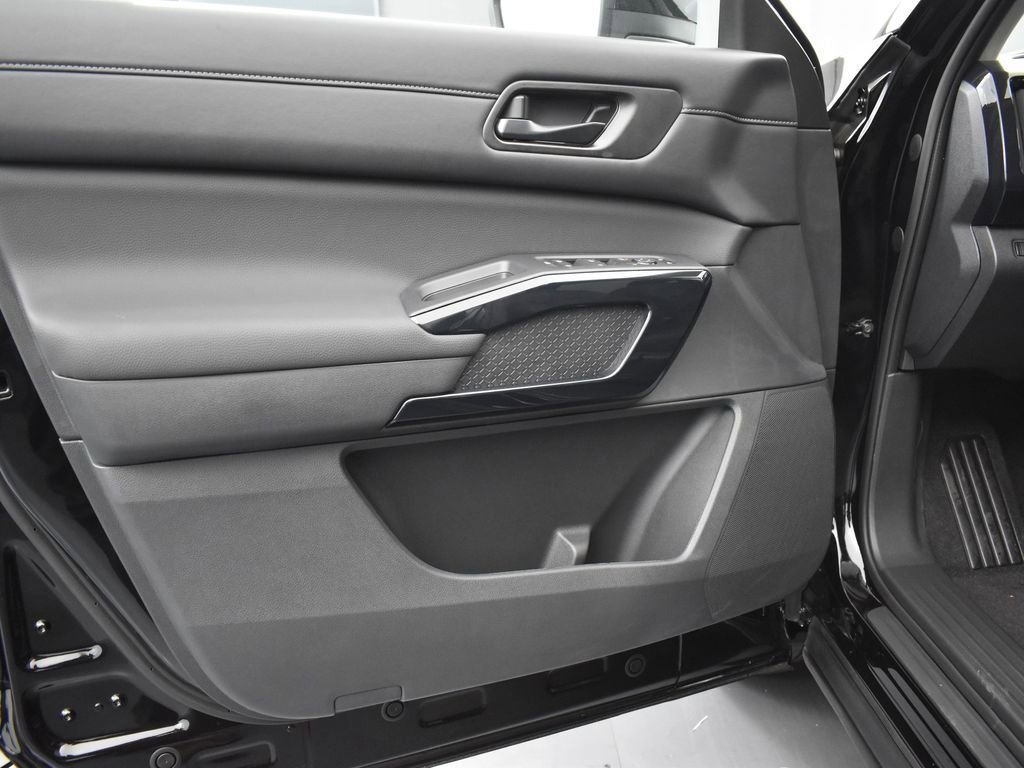 New 2025 Nissan Pathfinder S image 27