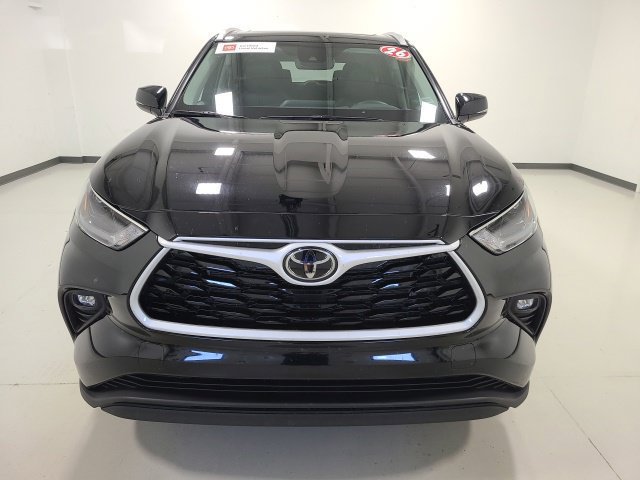 Used 2026 Toyota Highlander XLE AWD/4WD image 2