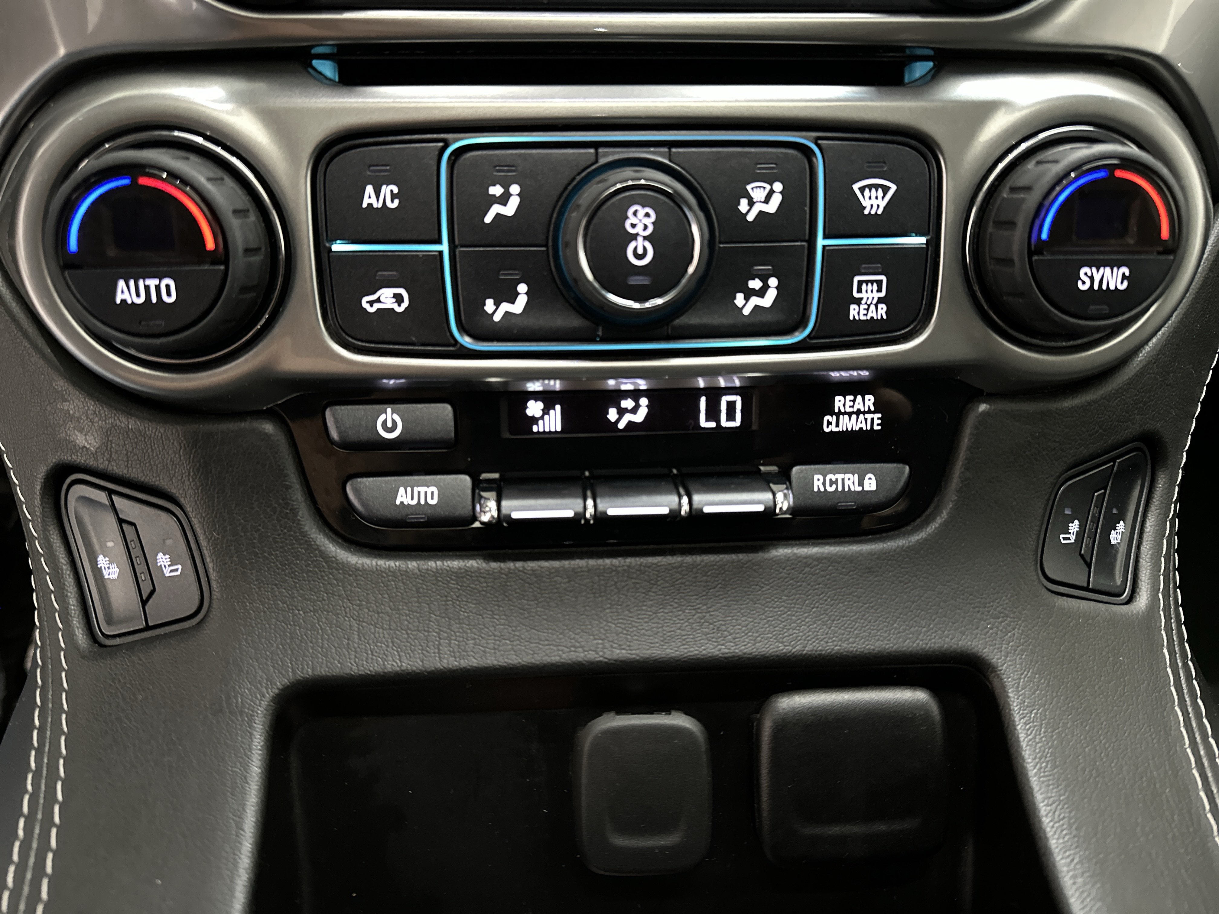 Used 2018 Chevrolet Tahoe LT w/ LT Signature Package AWD/4WD image 41