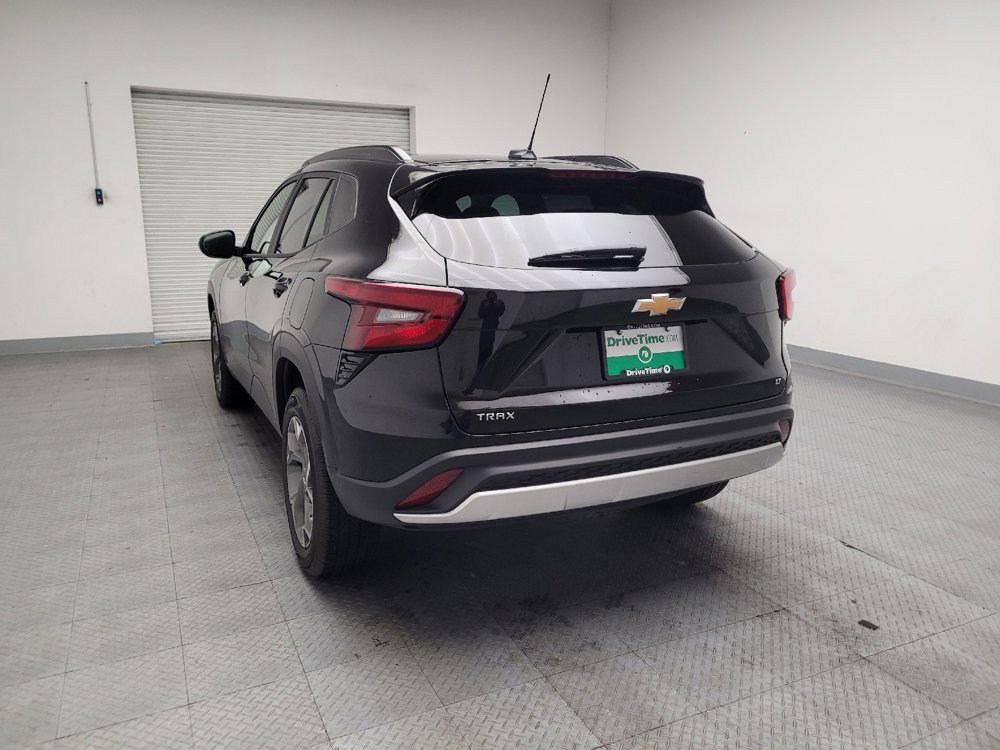 Used 2025 Chevrolet Trax LT w/ LT Convenience Package image 6