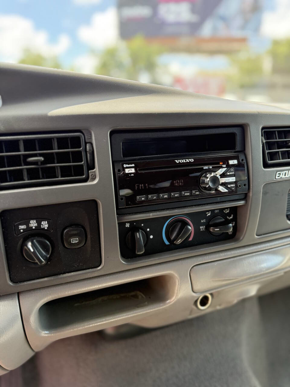 Used 2001 Ford Excursion XLT image 11