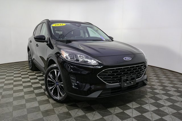Used 2022 Ford Escape SE w/ SE Sport Appearance Package image 3