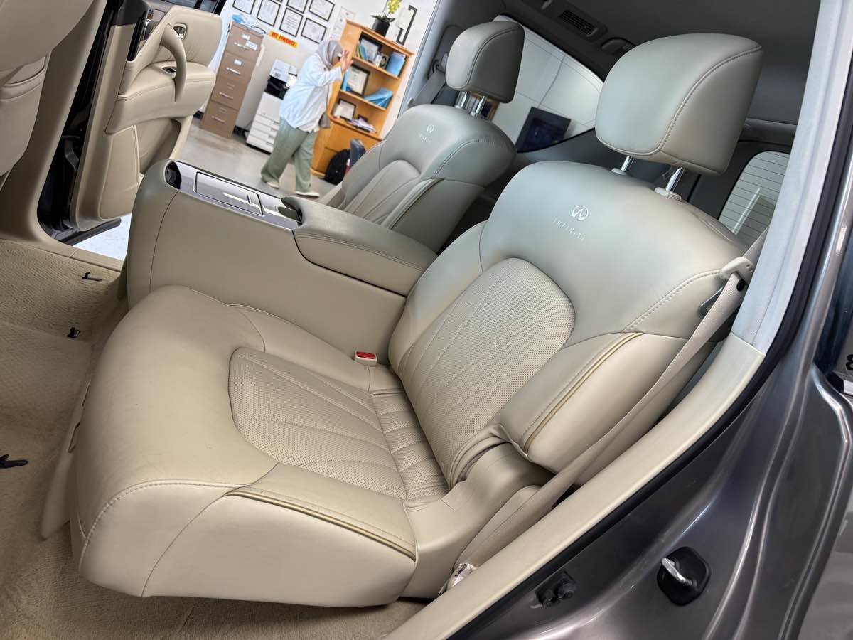 Used 2014 INFINITI QX80 2WD w/ Deluxe Touring Package image 26
