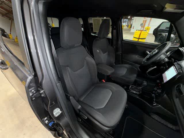 Used 2021 Jeep Renegade Latitude AWD/4WD image 16