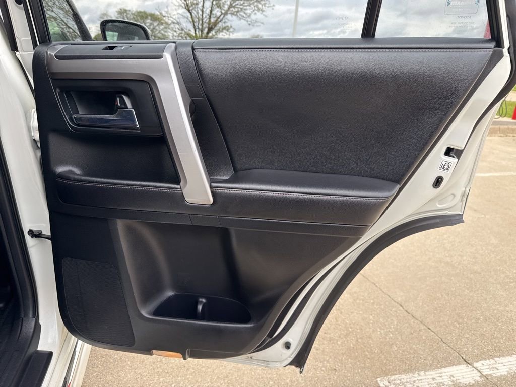 Used 2016 Toyota 4Runner Limited AWD/4WD image 21