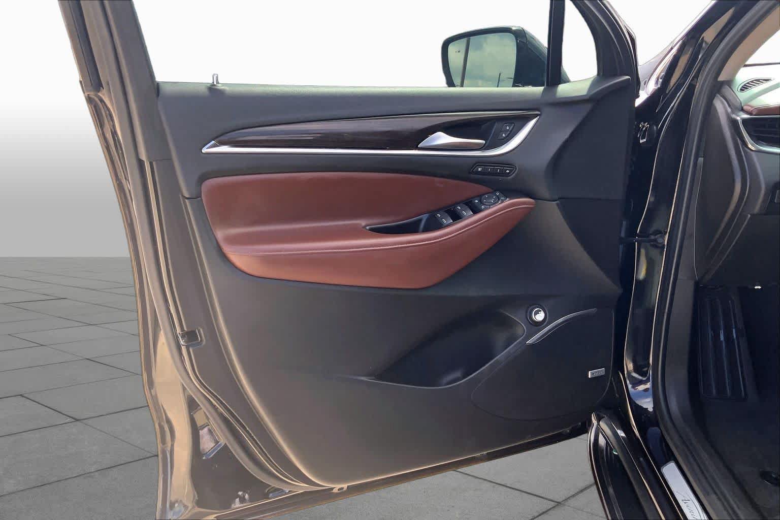 Certified 2018 Buick Enclave Avenir w/ Avenir Technology Package FWD image 22