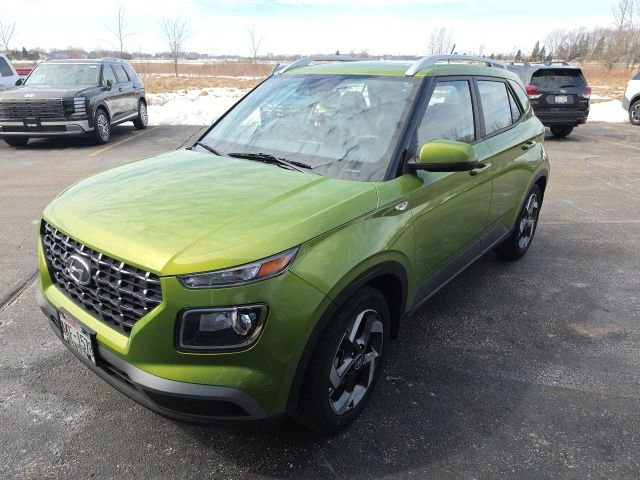Used 2023 Hyundai Venue SEL video 1