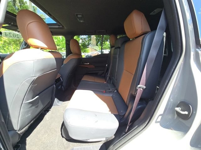 Used 2024 Lexus GX 550 w/ Cold Area Package AWD/4WD image 32