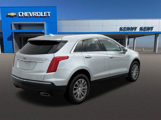 Used 2017 Cadillac XT5 Luxury w/ Driver Awareness Package FWD image 5