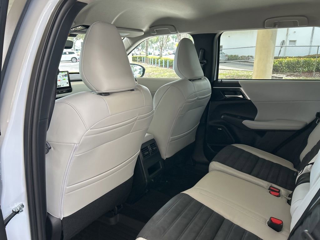 New 2026 Mitsubishi Outlander SE image 34