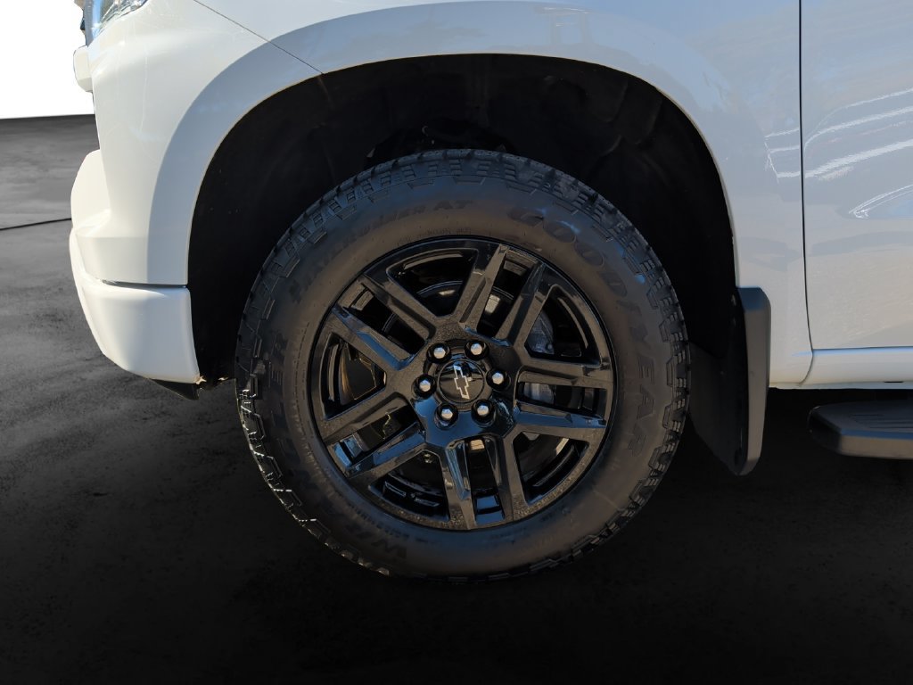 Used 2024 Chevrolet Silverado 1500 RST w/ Z71 Off-Road Package AWD/4WD image 9