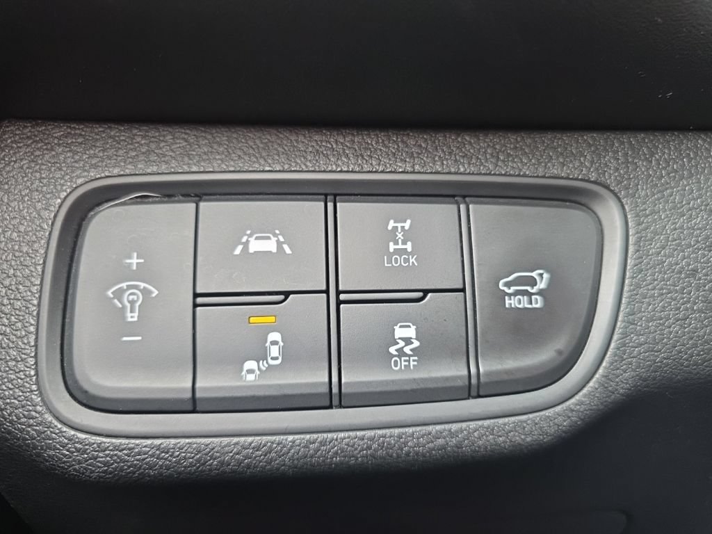 Used 2020 Hyundai Santa Fe SEL w/ Convenience + Premium Package AWD/4WD image 16