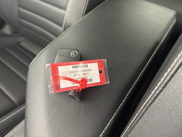 Used 2024 Volkswagen Jetta SE image 30