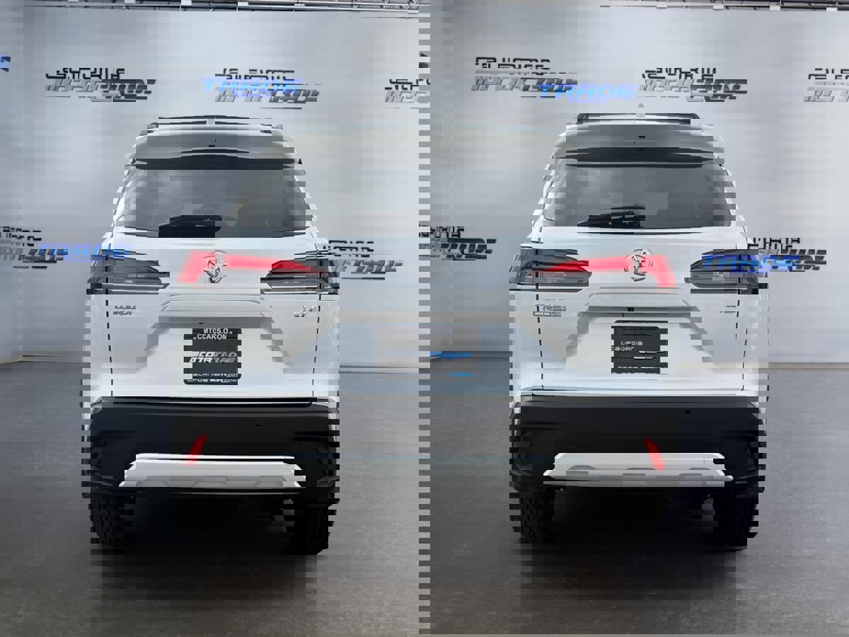Used 2024 Toyota Corolla Cross XLE image 6