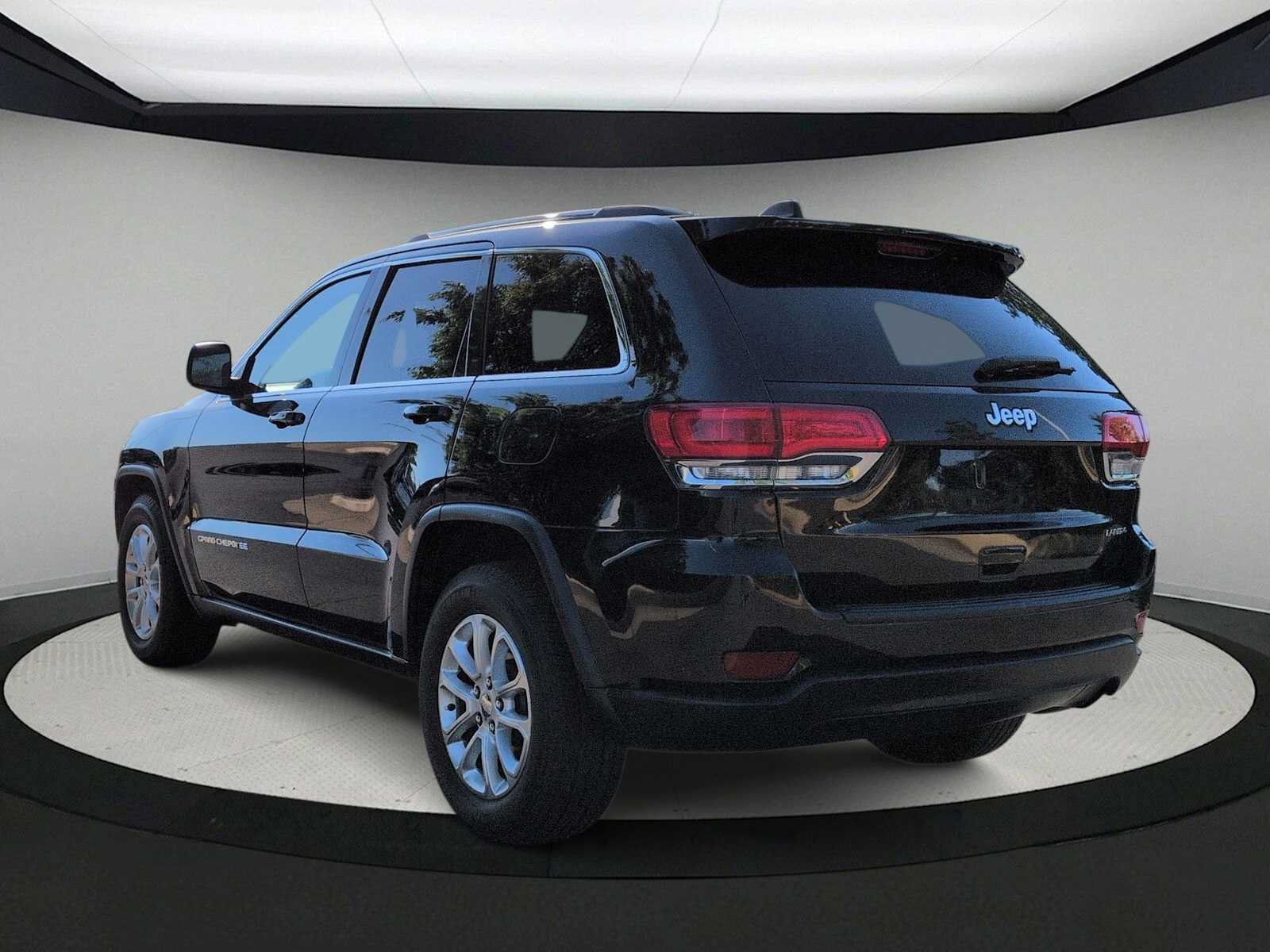 Used 2014 Jeep Grand Cherokee Laredo w/ 18" Wheel & 8.4" Radio Group RWD image 6